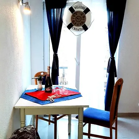 Luxor Apartman Rogoznica